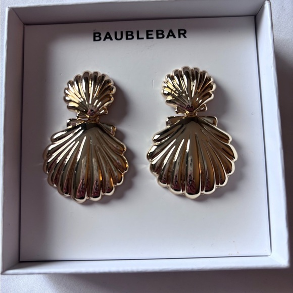 House of Harlow 1960 Gold Seashell Earrings - Picture 2 of 3